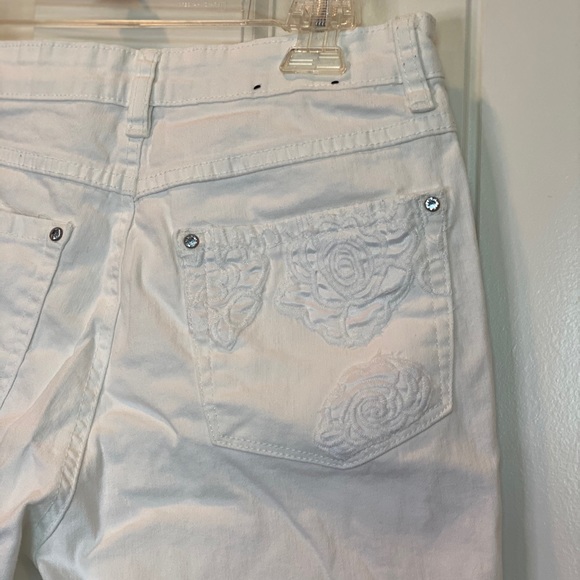 New! French Dressing White Jeans Capris - Picture 10 of 10